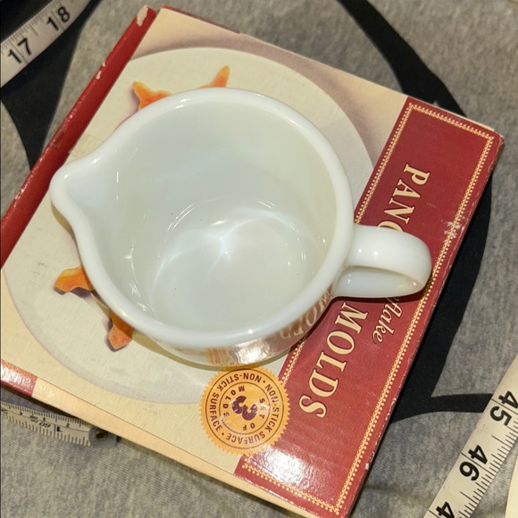 Pyrex milk glass creamer cup gold butterfly pattern - Picture 2 of 5